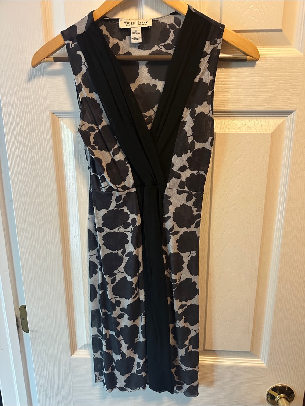 White House Black Market Black & Gray Floral Wrap-Style tunic